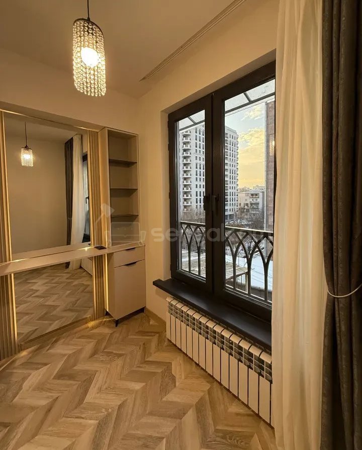 2 Սենյականոց Բնակարան, 42քմ, 3/8 հարկ, Դիզայներական Վերանորոգված