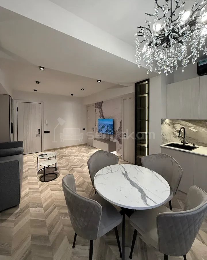 2 Սենյականոց Բնակարան, 42քմ, 3/8 հարկ, Դիզայներական Վերանորոգված