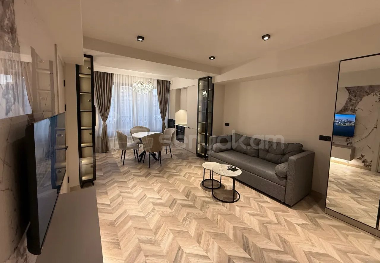 2 Սենյականոց Բնակարան, 42քմ, 3/8 հարկ, Դիզայներական Վերանորոգված