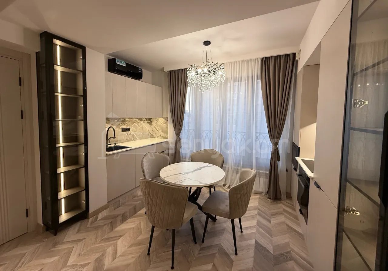 2 Սենյականոց Բնակարան, 42քմ, 3/8 հարկ, Դիզայներական Վերանորոգված