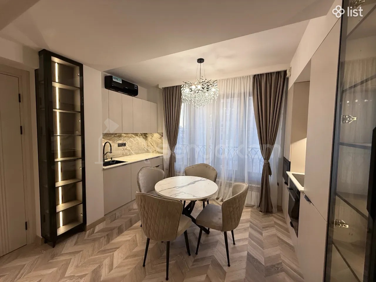 2 Սենյականոց Բնակարան, 42քմ, 3/8 հարկ, Դիզայներական Վերանորոգված