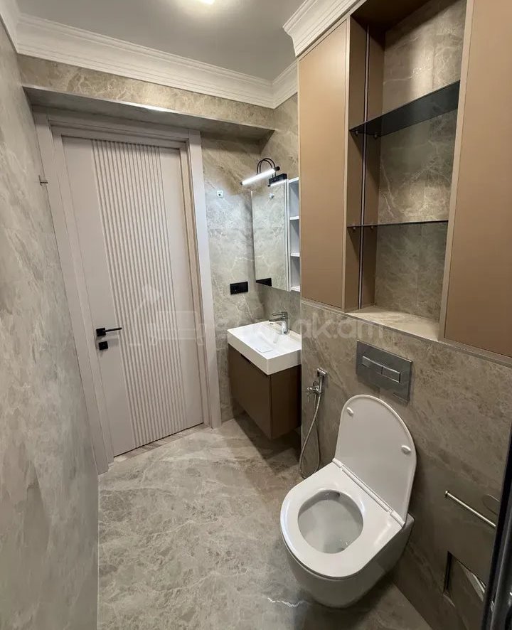 2 Սենյականոց Բնակարան, 42քմ, 3/8 հարկ, Դիզայներական Վերանորոգված