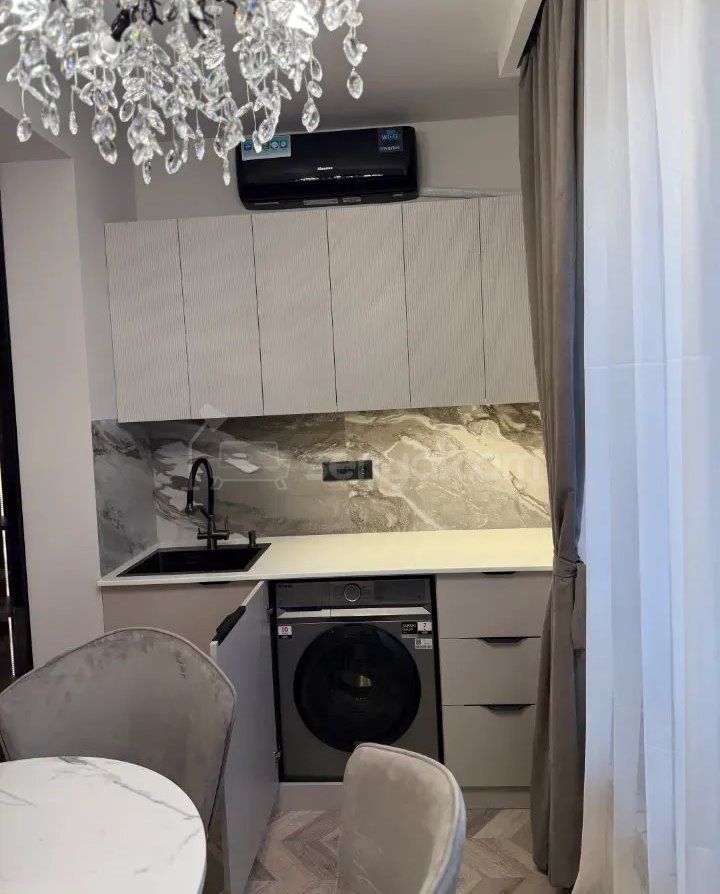 2 Սենյականոց Բնակարան, 42քմ, 3/8 հարկ, Դիզայներական Վերանորոգված