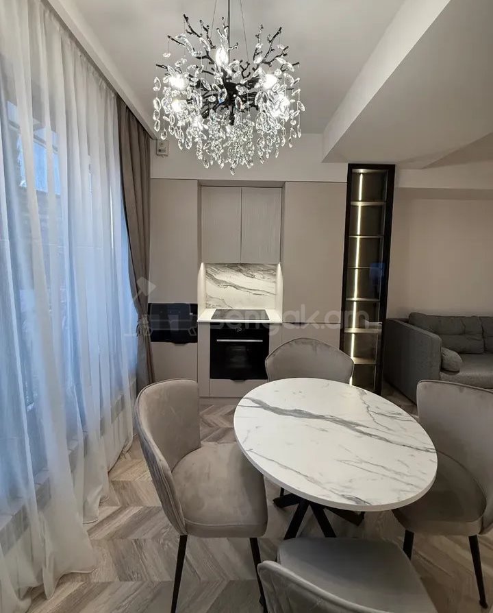 2 Սենյականոց Բնակարան, 42քմ, 3/8 հարկ, Դիզայներական Վերանորոգված