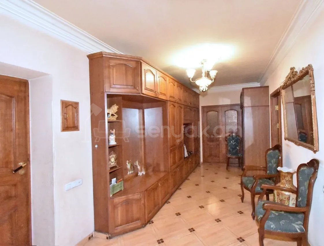 2 Սենյականոց Բնակարան Քարե Շենքում, 83քմ, 3/5 հարկ, Կապիտալ Վերանորոգված