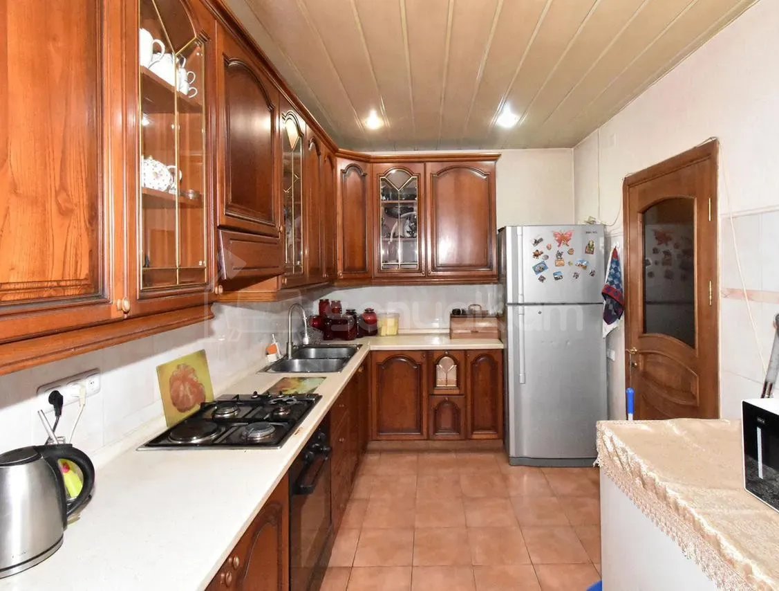 2 Սենյականոց Բնակարան Քարե Շենքում, 83քմ, 3/5 հարկ, Կապիտալ Վերանորոգված