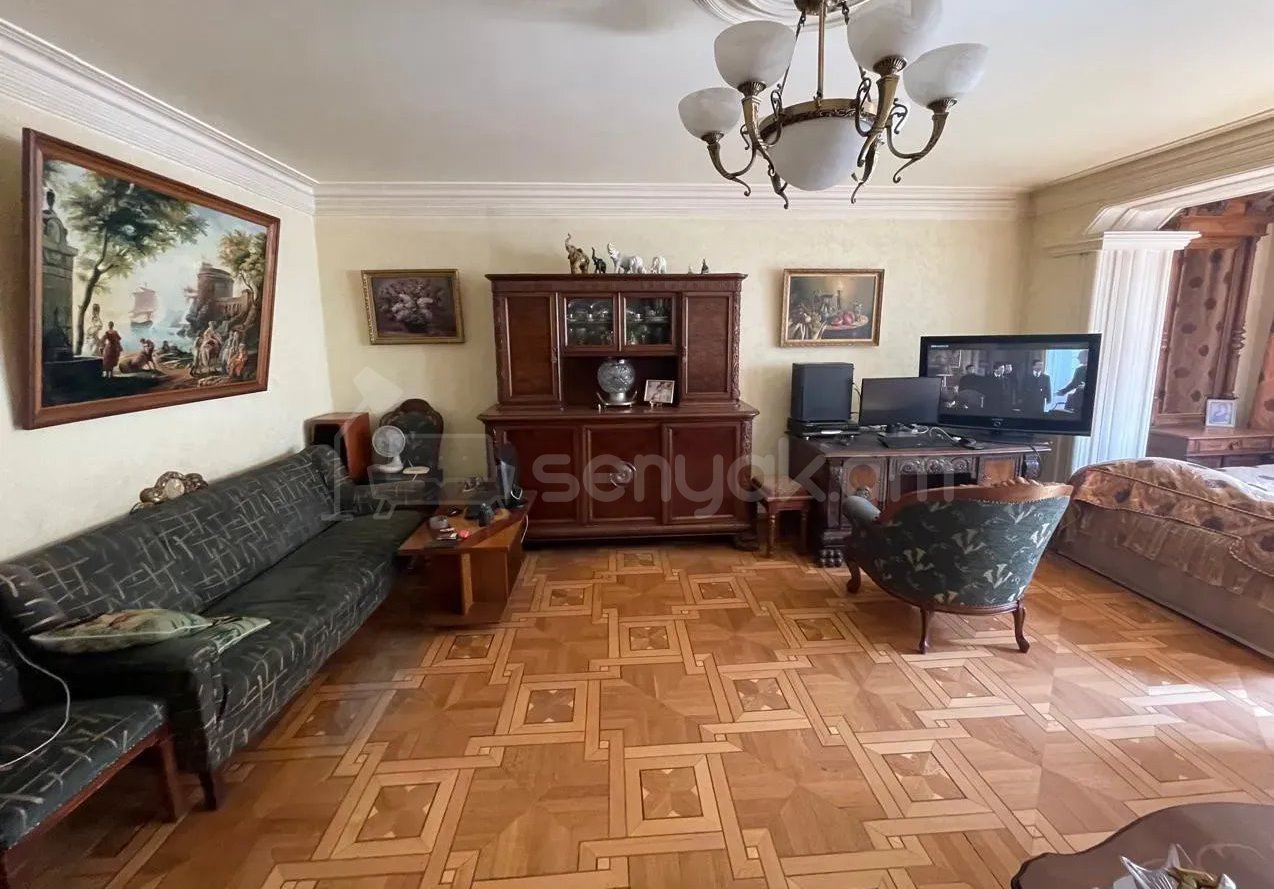 2 Սենյականոց Բնակարան Քարե Շենքում, 83քմ, 3/5 հարկ, Կապիտալ Վերանորոգված