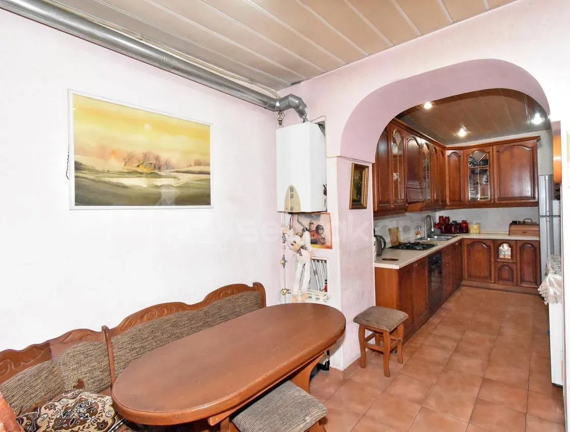 2 Սենյականոց Բնակարան Քարե Շենքում, 83քմ, 3/5 հարկ, Կապիտալ Վերանորոգված