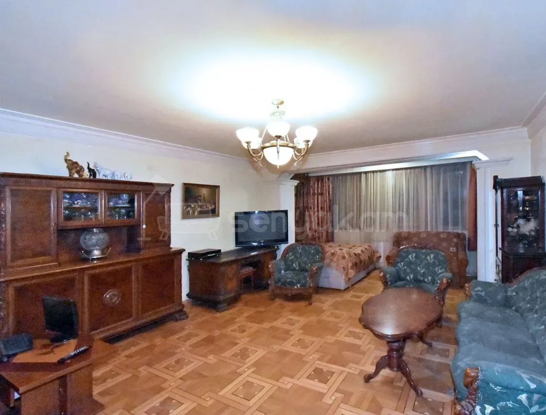 2 Սենյականոց Բնակարան Քարե Շենքում, 83քմ, 3/5 հարկ, Կապիտալ Վերանորոգված