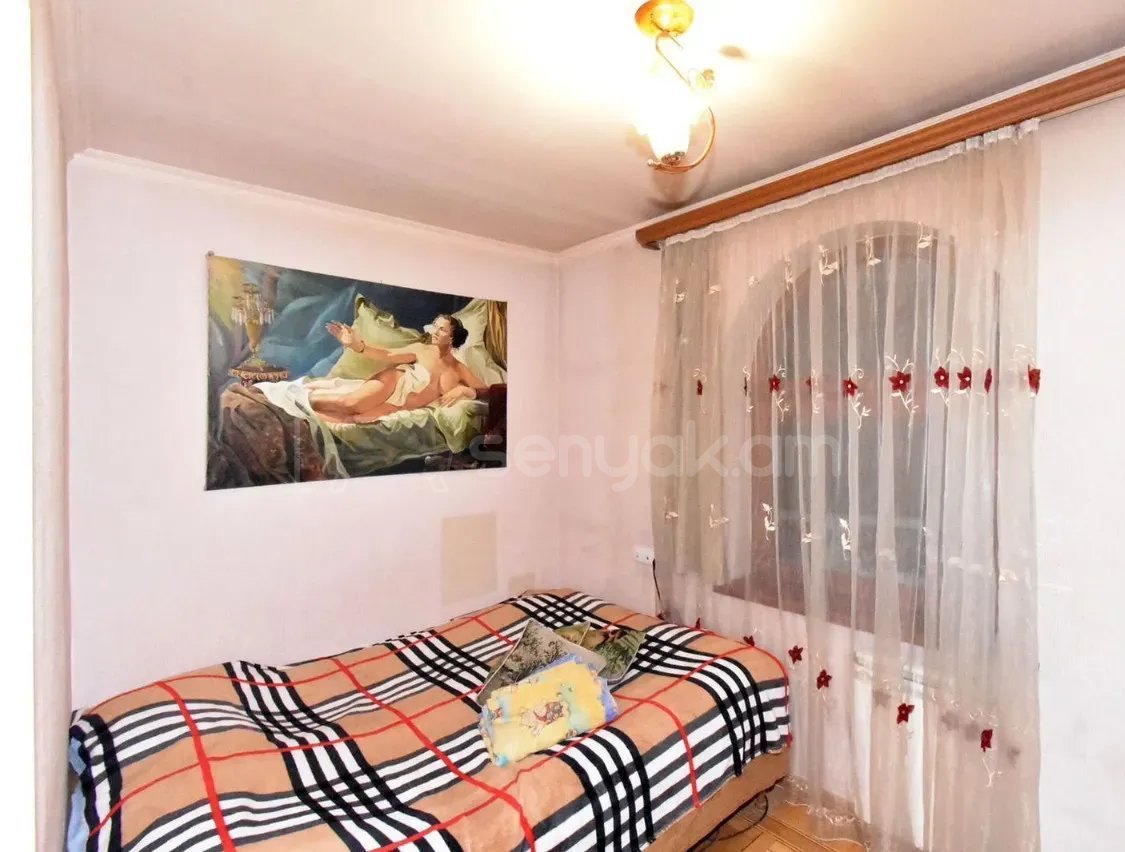 2 Սենյականոց Բնակարան Քարե Շենքում, 83քմ, 3/5 հարկ, Կապիտալ Վերանորոգված