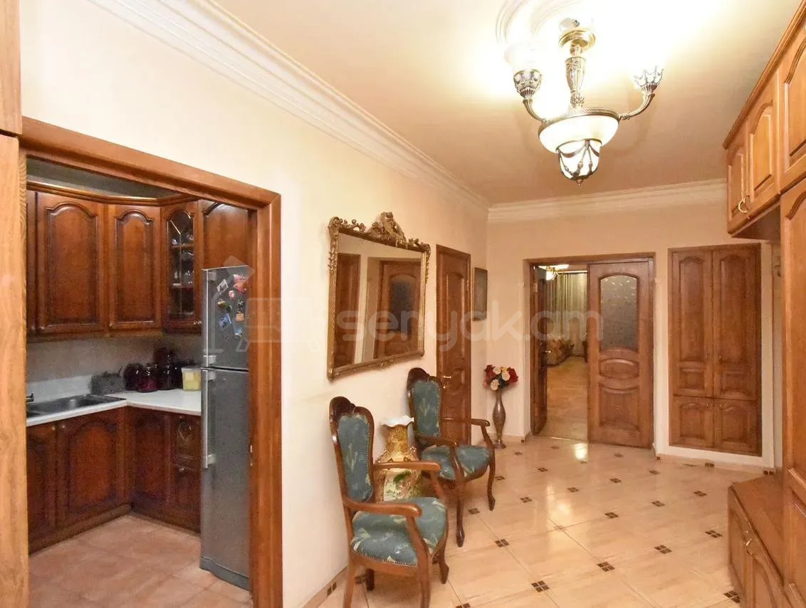 2 Սենյականոց Բնակարան Քարե Շենքում, 83քմ, 3/5 հարկ, Կապիտալ Վերանորոգված