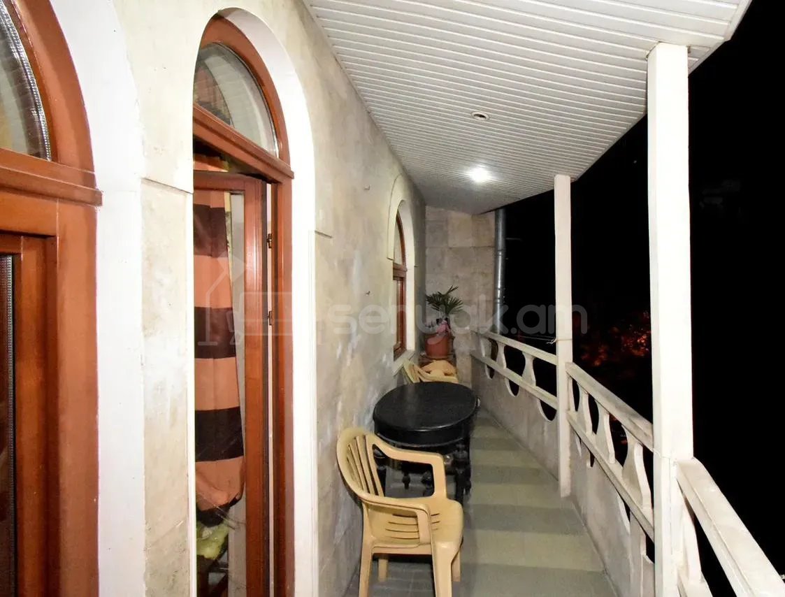 2 Սենյականոց Բնակարան Քարե Շենքում, 83քմ, 3/5 հարկ, Կապիտալ Վերանորոգված