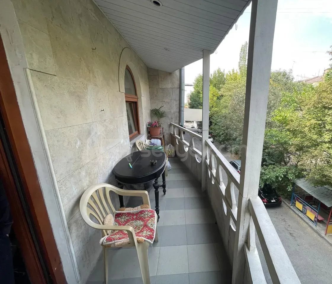 2 Սենյականոց Բնակարան Քարե Շենքում, 83քմ, 3/5 հարկ, Կապիտալ Վերանորոգված