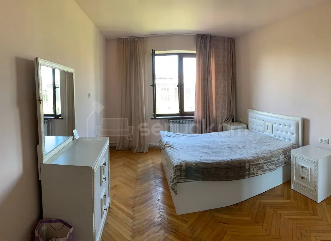 3 Սենյականոց Բնակարան Քարե Շենքում, 73քմ, 5/5 հարկ, Կապիտալ Վերանորոգված