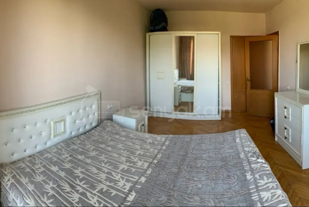 3 Սենյականոց Բնակարան Քարե Շենքում, 73քմ, 5/5 հարկ, Կապիտալ Վերանորոգված