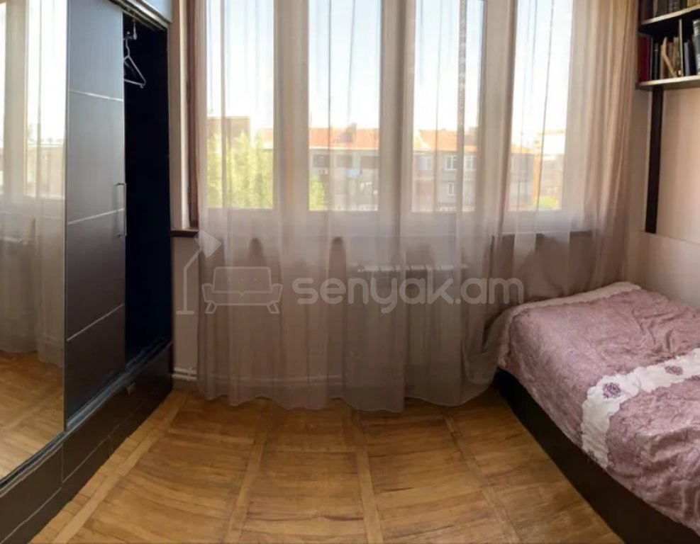 3 Սենյականոց Բնակարան Քարե Շենքում, 73քմ, 5/5 հարկ, Կապիտալ Վերանորոգված