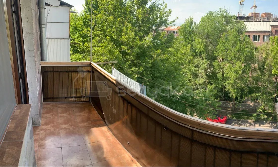 3 Սենյականոց Բնակարան Քարե Շենքում, 73քմ, 5/5 հարկ, Կապիտալ Վերանորոգված