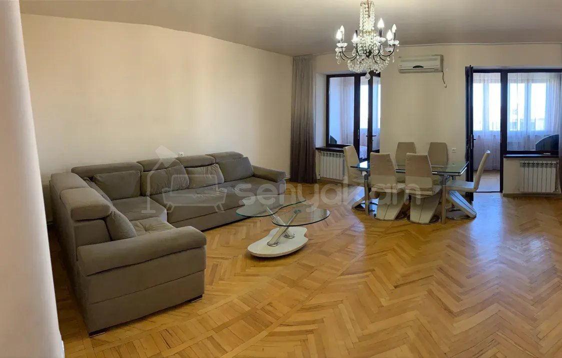 3 Սենյականոց Բնակարան Քարե Շենքում, 73քմ, 5/5 հարկ, Կապիտալ Վերանորոգված