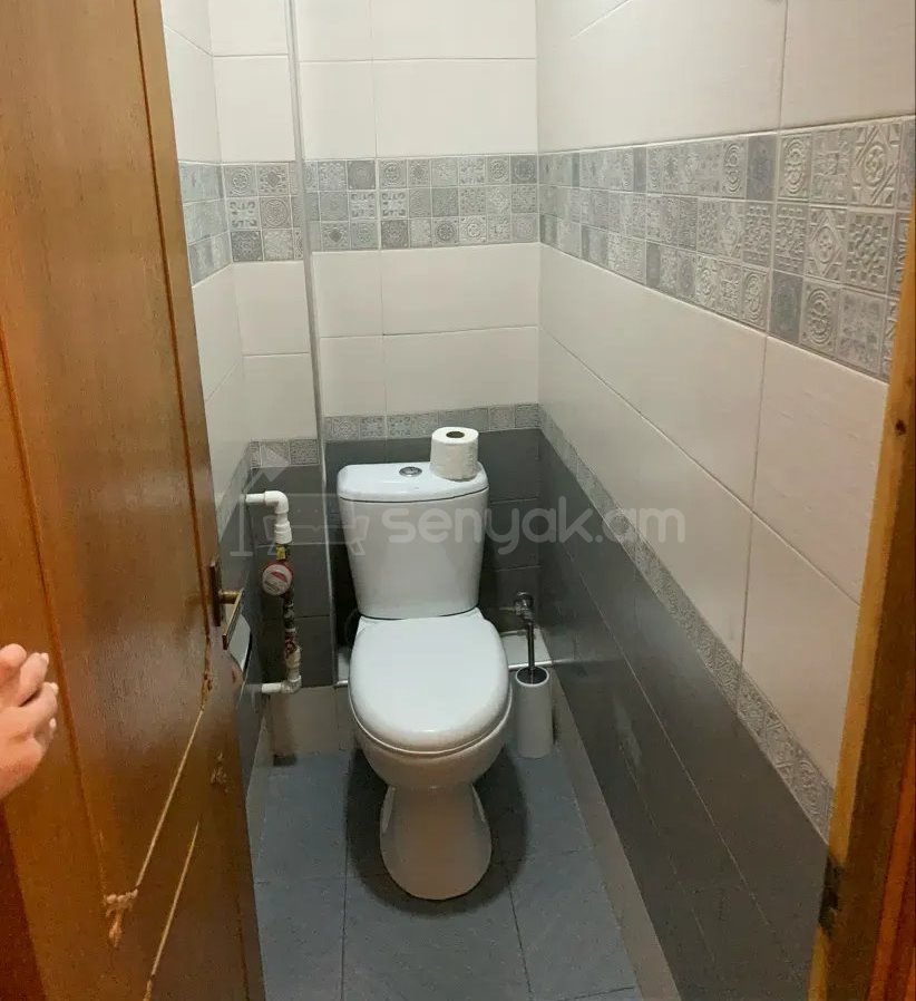 3 Սենյականոց Բնակարան Քարե Շենքում, 73քմ, 5/5 հարկ, Կապիտալ Վերանորոգված