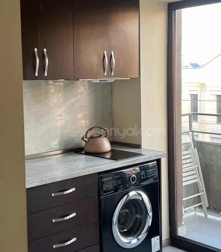 2 Սենյականոց Բնակարան Քարե Շենքում, 42քմ, 2/4 հարկ, Կապիտալ Վերանորոգված, Կահավորված