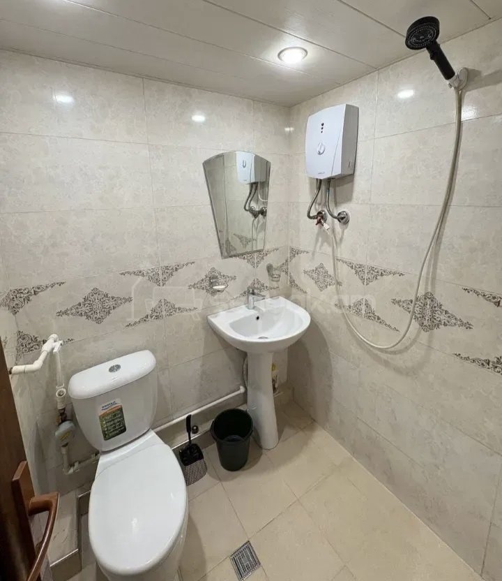 1 Սենյականոց Բնակարան Քարե Շենքում, 40քմ, 3/5 հարկ, Նորմալ Վիճակում, Կահավորված