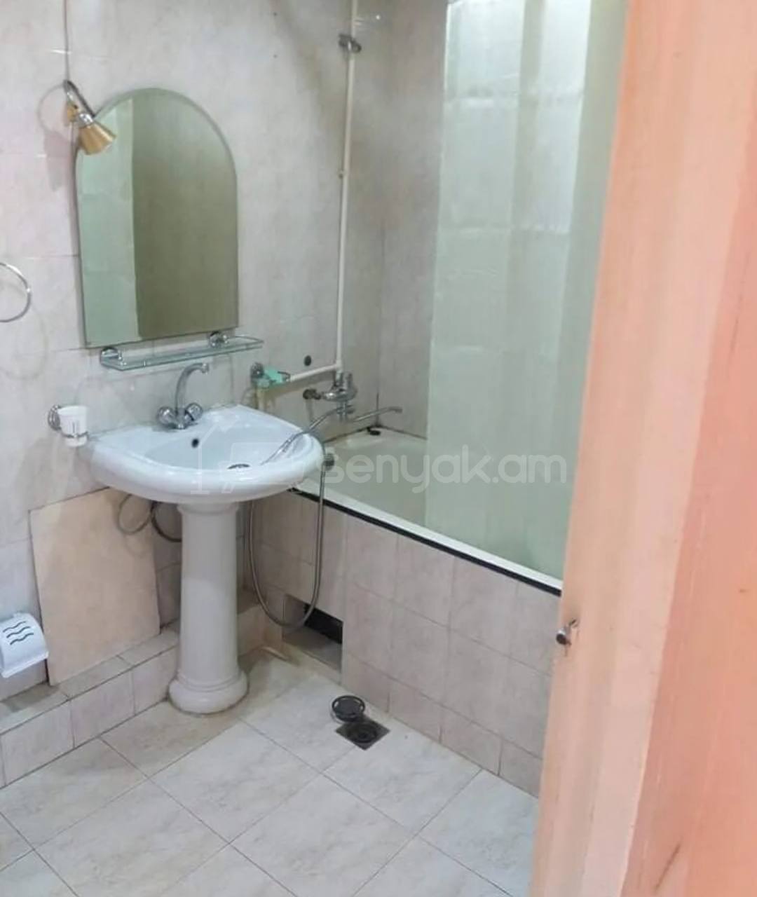 3 Սենյականոց Բնակարան, 70քմ, 6/9 հարկ, Նորմալ Վիճակում, Կահավորված