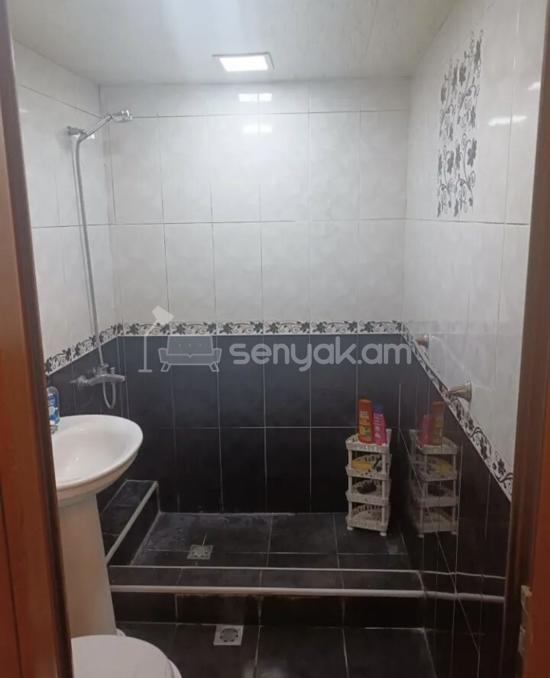 3 Սենյականոց Բնակարան, 43քմ, 2/4 հարկ, Նորմալ Վիճակում