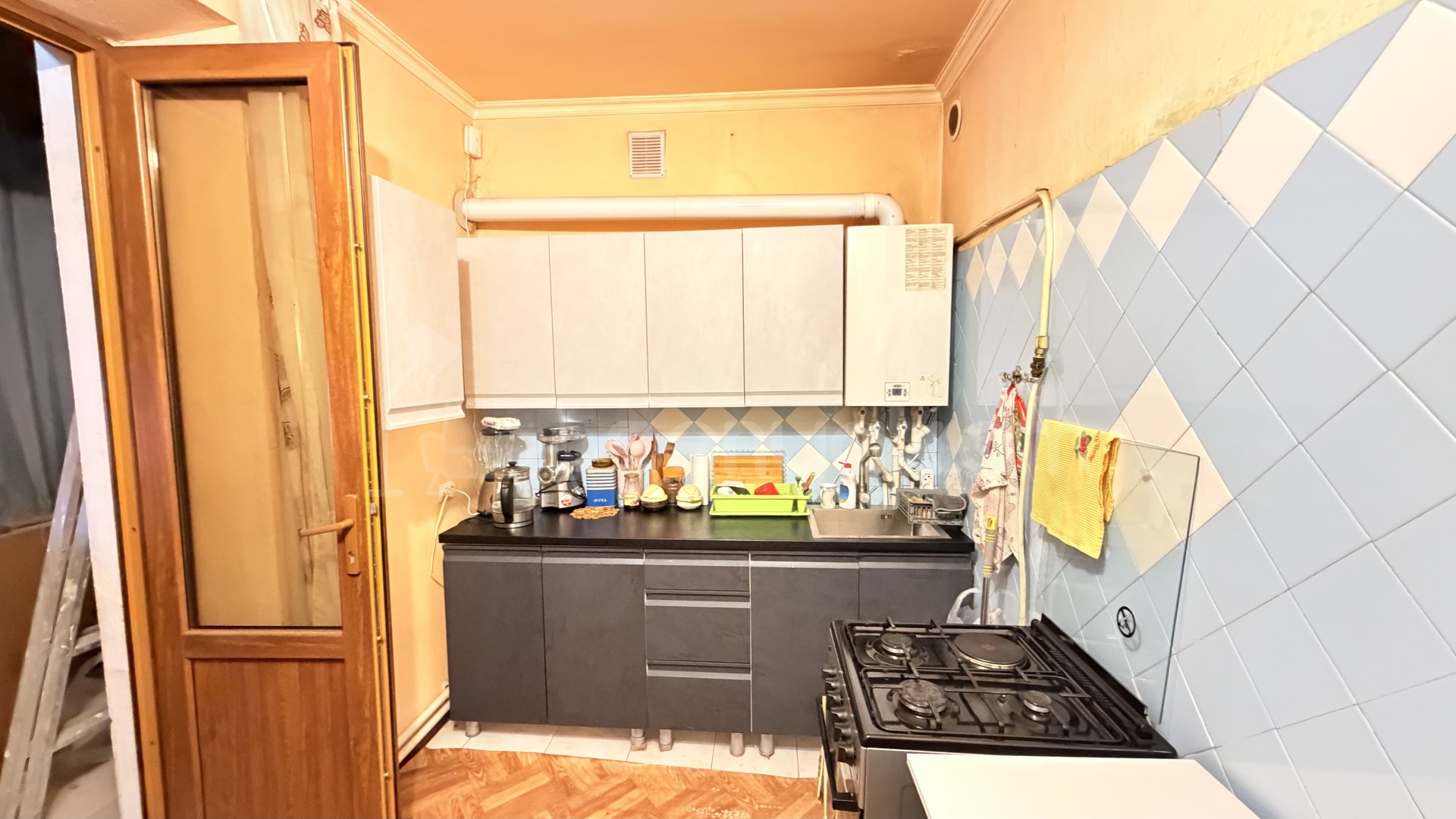 3 Սենյականոց Բնակարան Քարե Շենքում, 76քմ, 5/5 հարկ, Կոսմետիկ Վերանորոգված