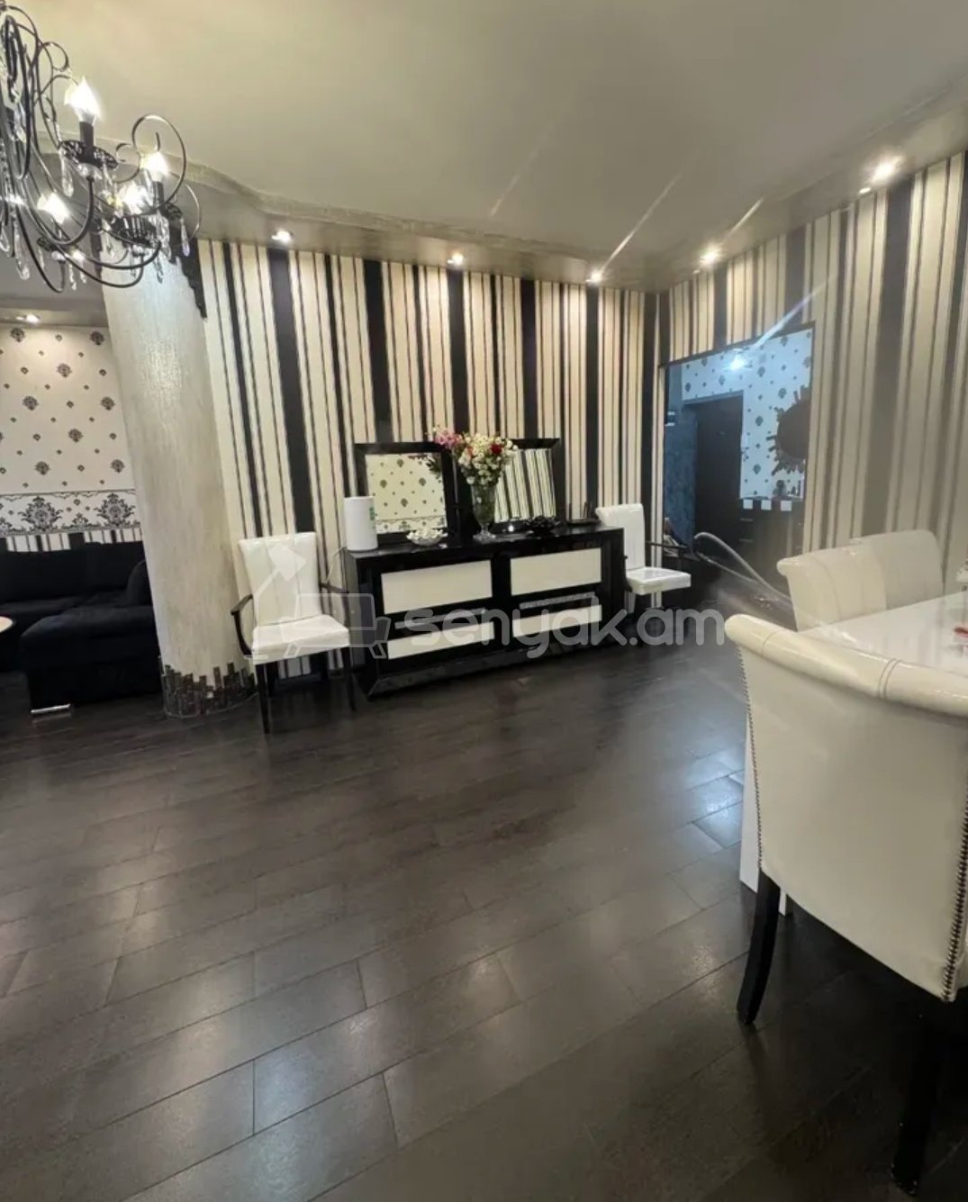 4 Սենյականոց Բնակարան Քարե Շենքում, 117քմ, 3/5 հարկ, Դիզայներական Վերանորոգված