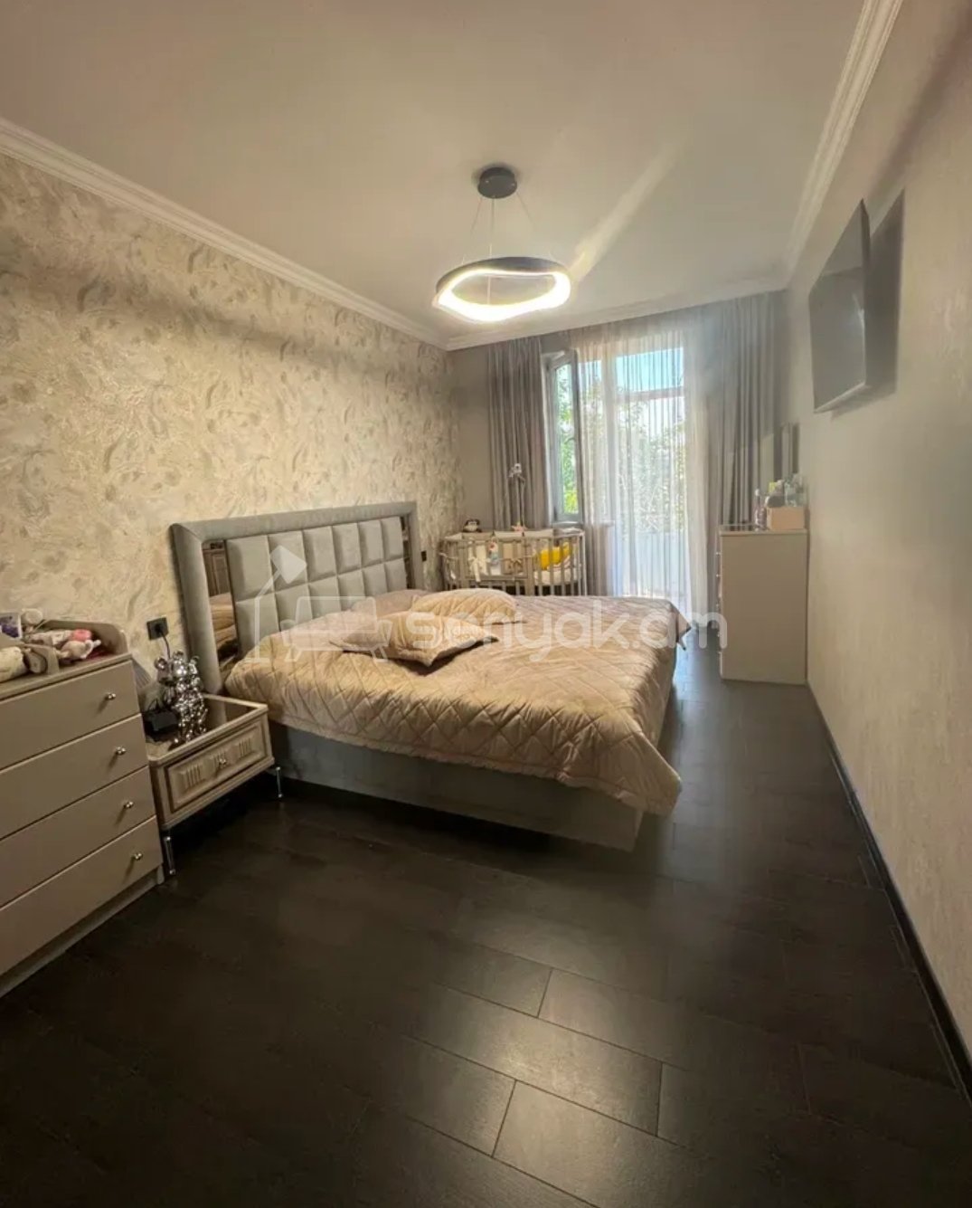 4 Սենյականոց Բնակարան Քարե Շենքում, 117քմ, 3/5 հարկ, Դիզայներական Վերանորոգված