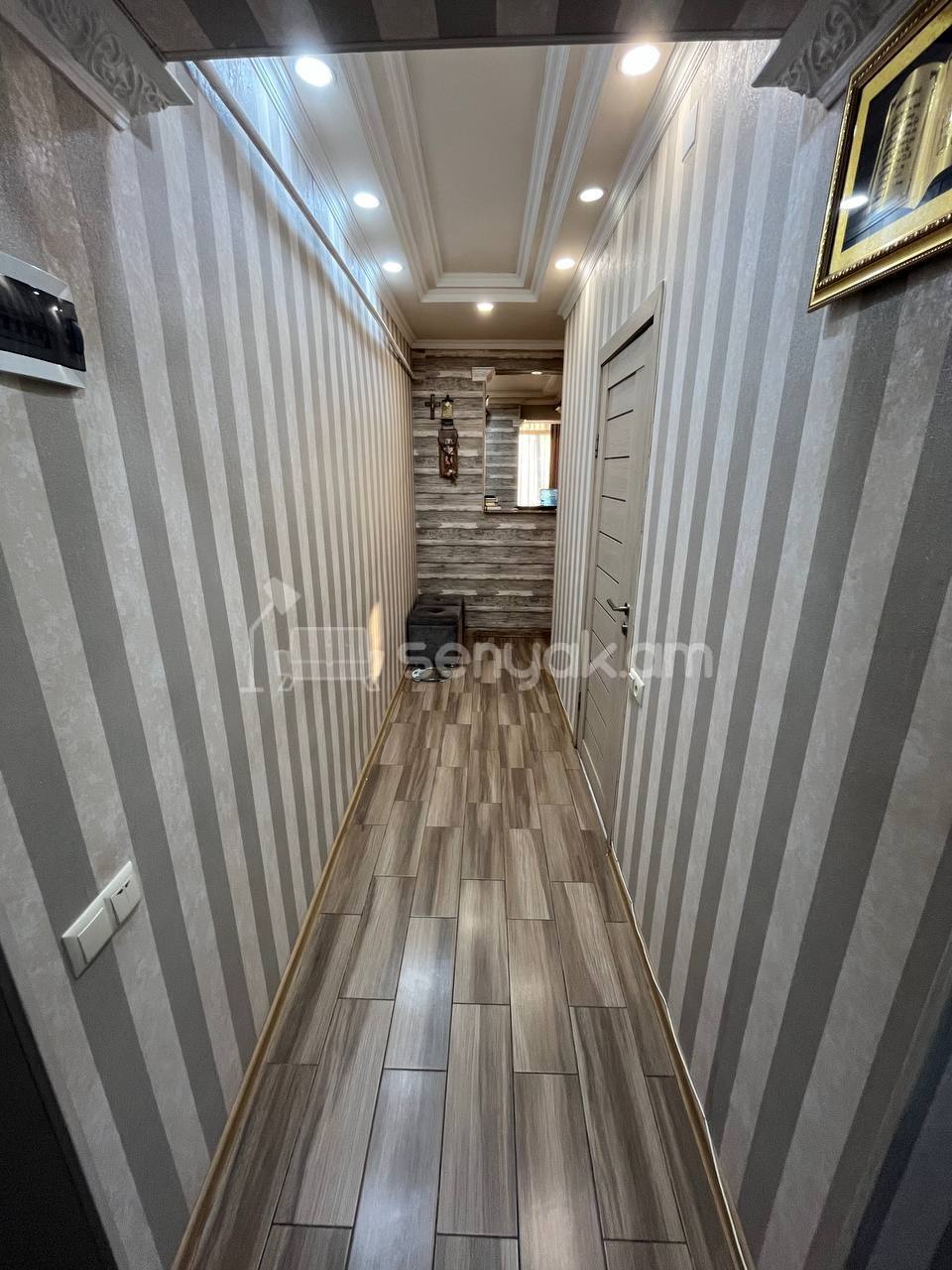 3 Սենյականոց Բնակարան Քարե Շենքում, 70քմ, 2/5 հարկ, Դիզայներական Վերանորոգված