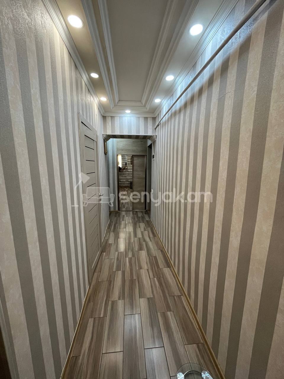 3 Սենյականոց Բնակարան Քարե Շենքում, 70քմ, 2/5 հարկ, Դիզայներական Վերանորոգված