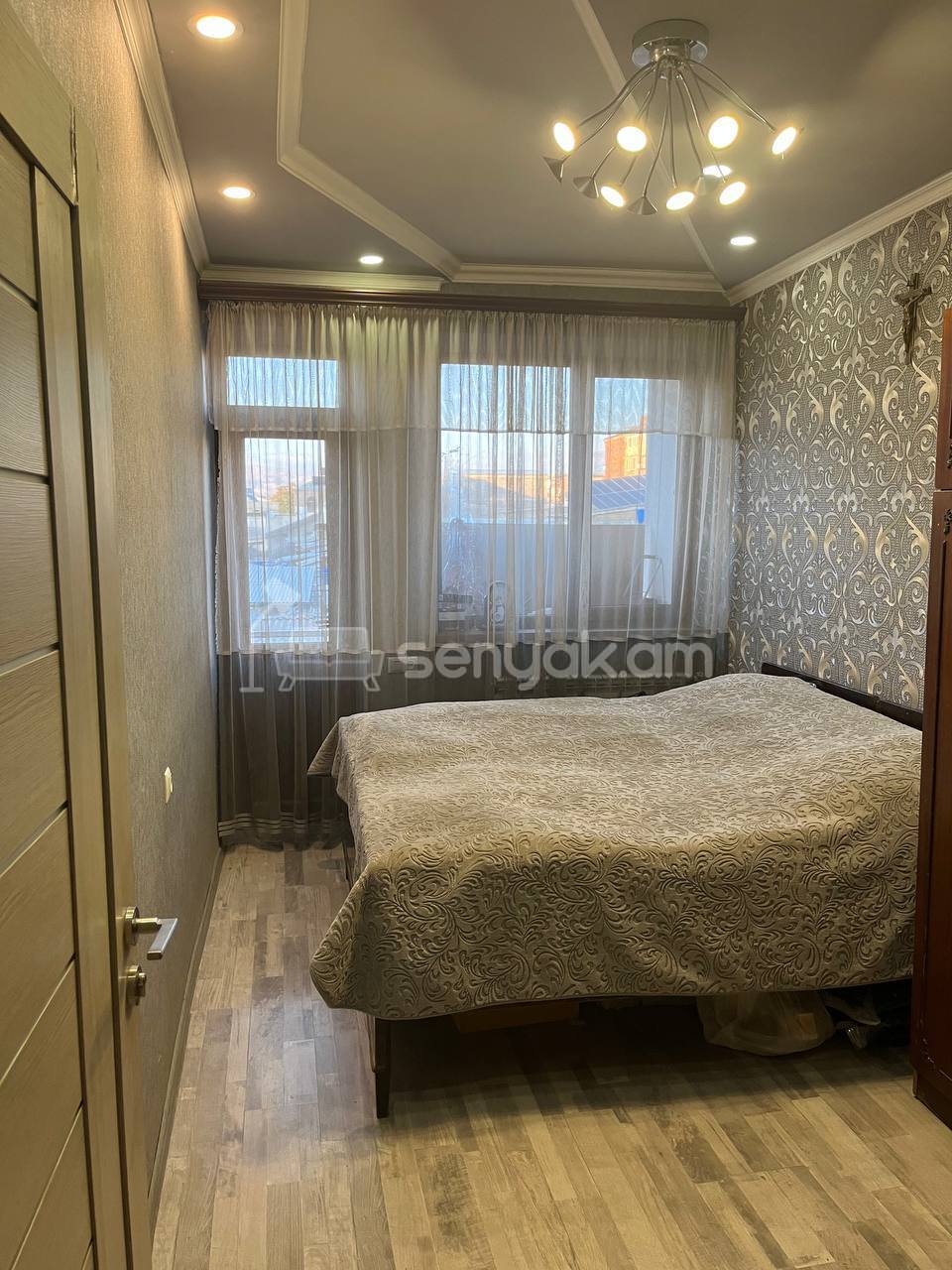 3 Սենյականոց Բնակարան Քարե Շենքում, 70քմ, 2/5 հարկ, Դիզայներական Վերանորոգված