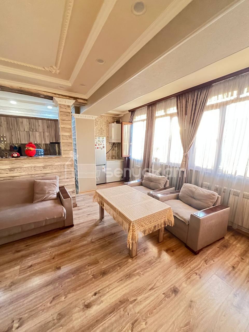 3 Սենյականոց Բնակարան Քարե Շենքում, 70քմ, 2/5 հարկ, Դիզայներական Վերանորոգված