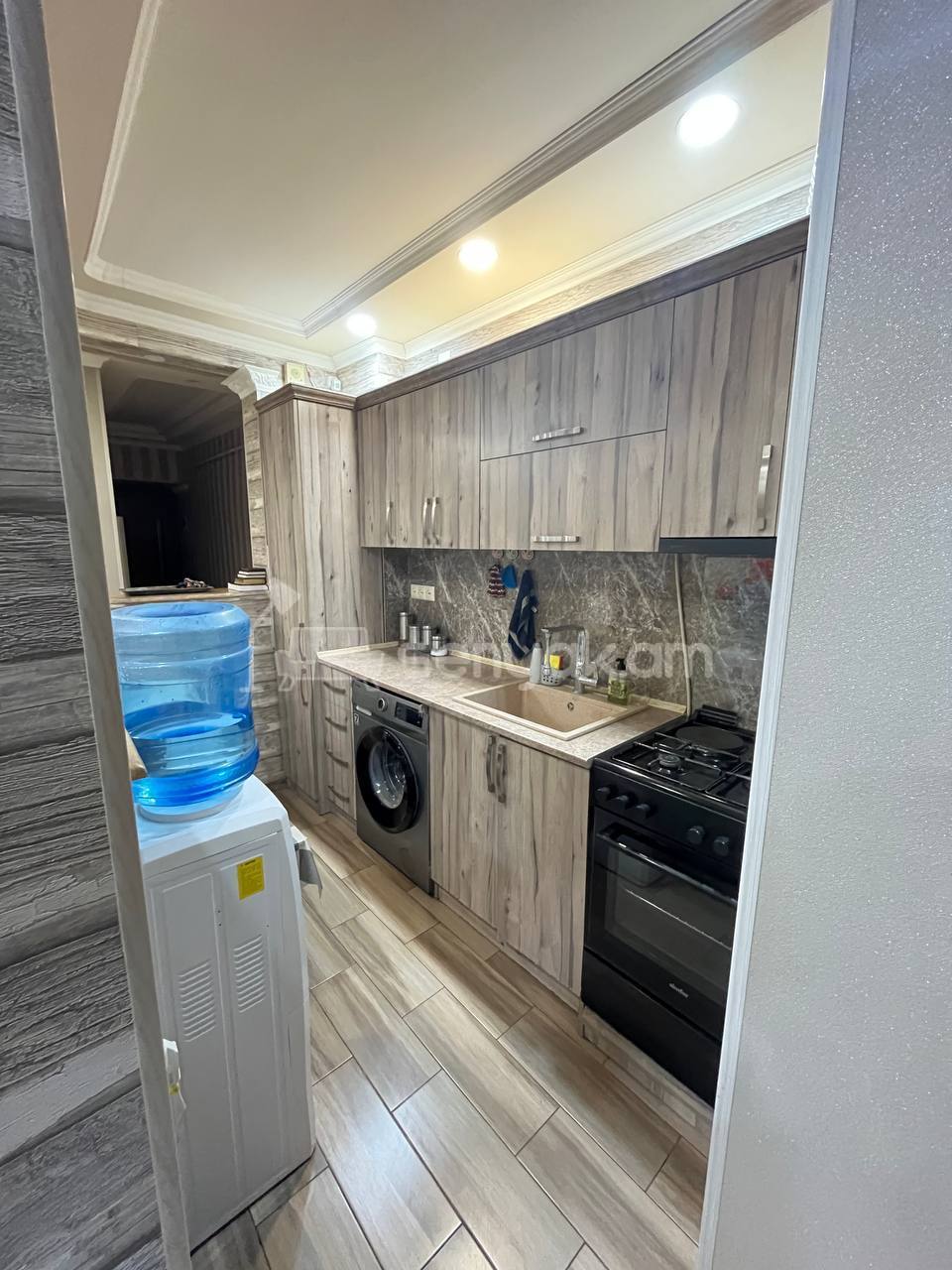 3 Սենյականոց Բնակարան Քարե Շենքում, 70քմ, 2/5 հարկ, Դիզայներական Վերանորոգված