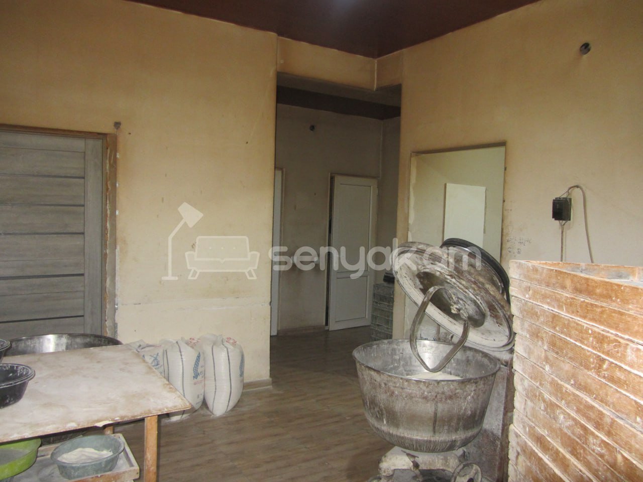 Սպասարկման Տարածք, 350քմ, Կապիտալ Վերանորոգված