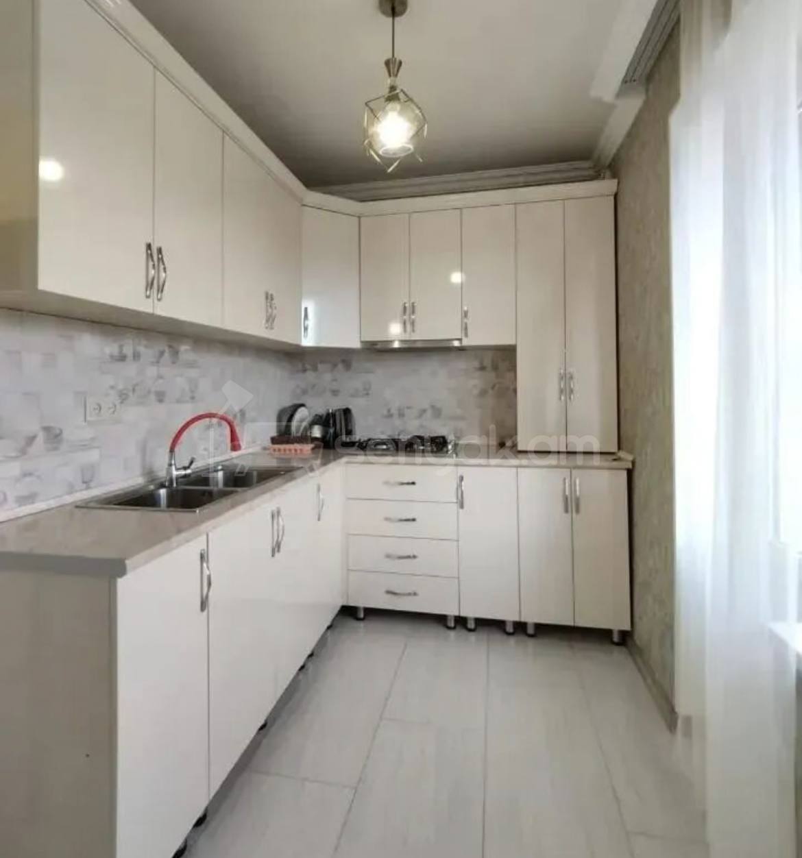 3 Սենյականոց Բնակարան Քարե Շենքում, 78քմ, 5/5 հարկ, Կապիտալ Վերանորոգված, Կահավորված, Արևկող