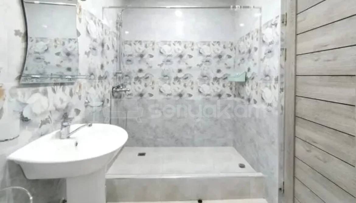 3 Սենյականոց Բնակարան Քարե Շենքում, 78քմ, 5/5 հարկ, Կապիտալ Վերանորոգված, Կահավորված, Արևկող