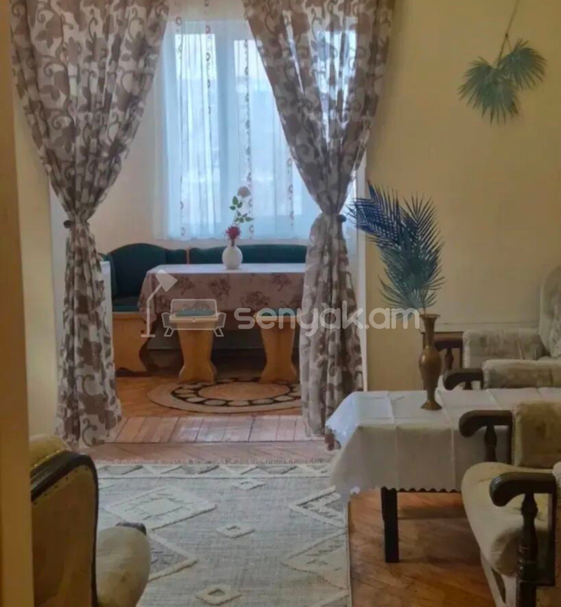 3 Սենյականոց Բնակարան Քարե Շենքում, 70քմ, 4/5 հարկ, Կապիտալ Վերանորոգված, Կահավորված