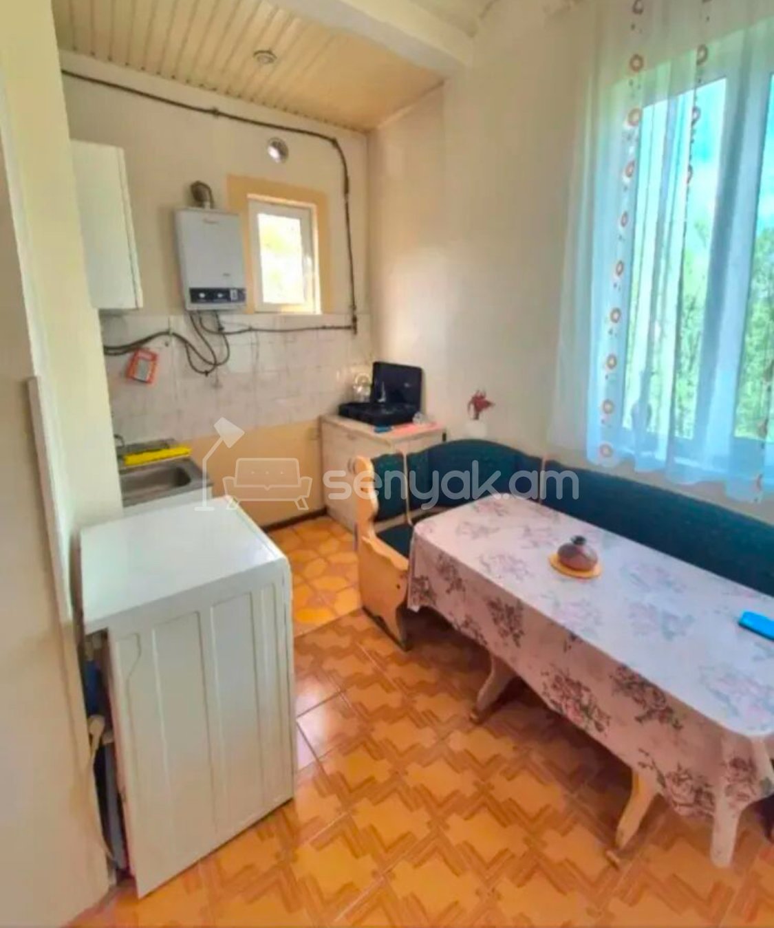 3 Սենյականոց Բնակարան Քարե Շենքում, 70քմ, 4/5 հարկ, Կապիտալ Վերանորոգված, Կահավորված