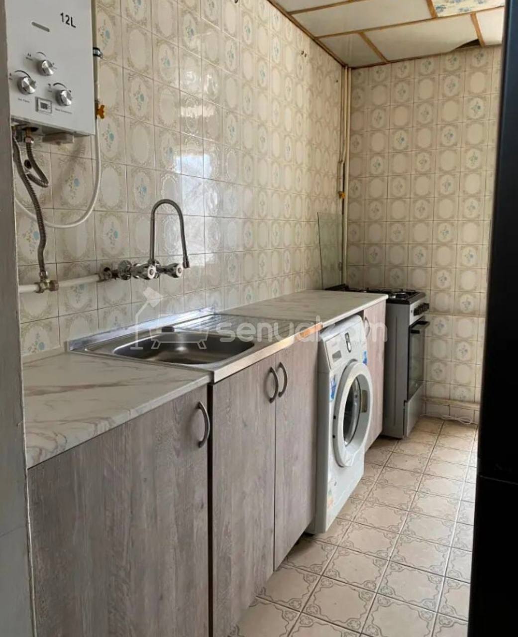 2 Սենյականոց Բնակարան Քարե Շենքում, 70քմ, 5/5 հարկ, Նորմալ Վիճակում, Կահավորված, Արևկող