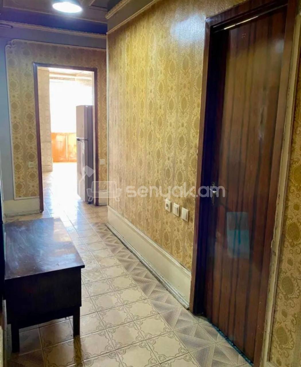 2 Սենյականոց Բնակարան Քարե Շենքում, 70քմ, 5/5 հարկ, Նորմալ Վիճակում, Կահավորված, Արևկող