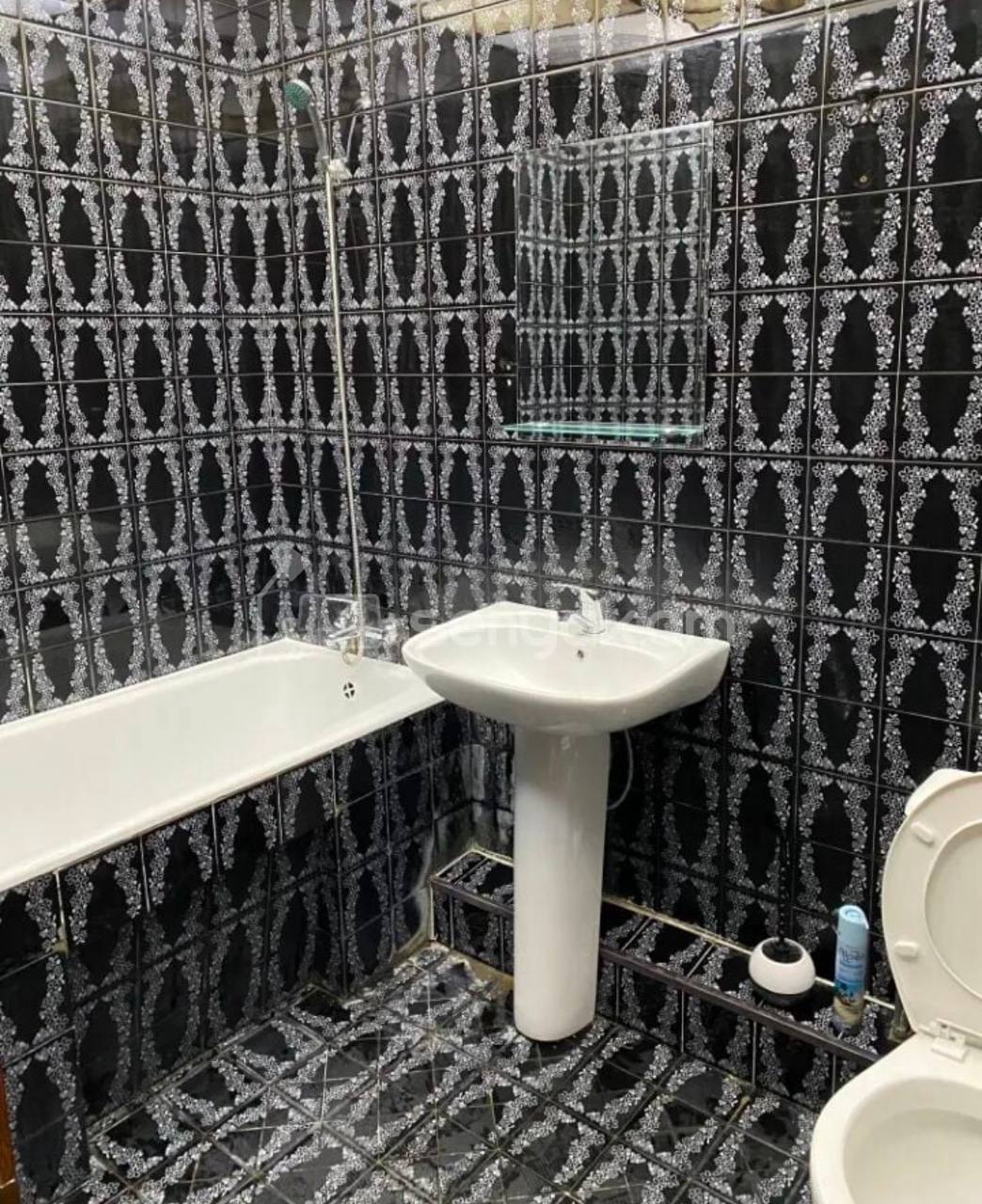 2 Սենյականոց Բնակարան Քարե Շենքում, 70քմ, 5/5 հարկ, Նորմալ Վիճակում, Կահավորված, Արևկող