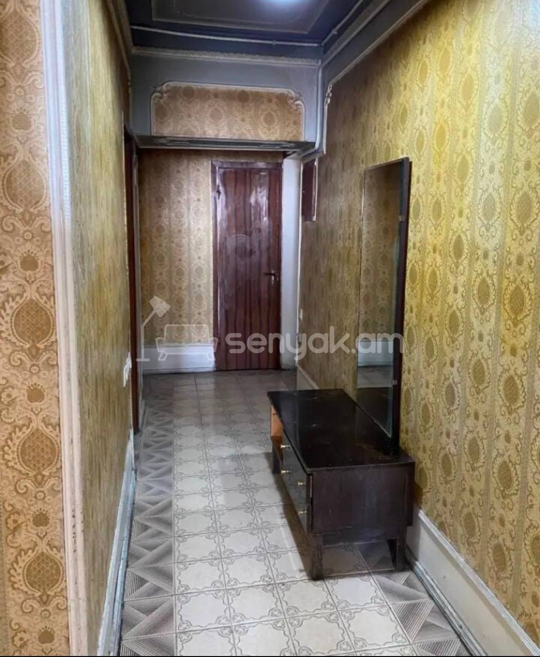 2 Սենյականոց Բնակարան Քարե Շենքում, 70քմ, 5/5 հարկ, Նորմալ Վիճակում, Կահավորված, Արևկող