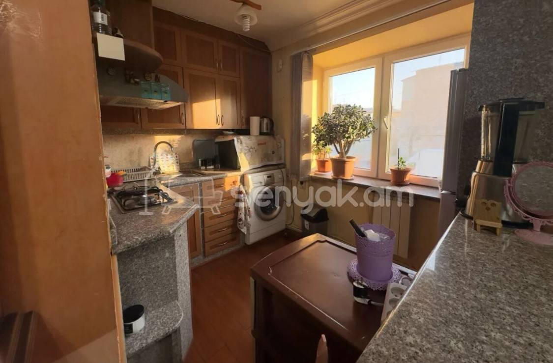 3 Սենյականոց Բնակարան Քարե Շենքում, 50քմ, 2/4 հարկ, Կապիտալ Վերանորոգված, Կահավորված, Արևկող