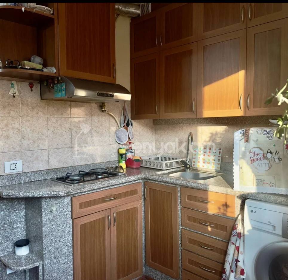 3 Սենյականոց Բնակարան Քարե Շենքում, 50քմ, 2/4 հարկ, Կապիտալ Վերանորոգված, Կահավորված, Արևկող