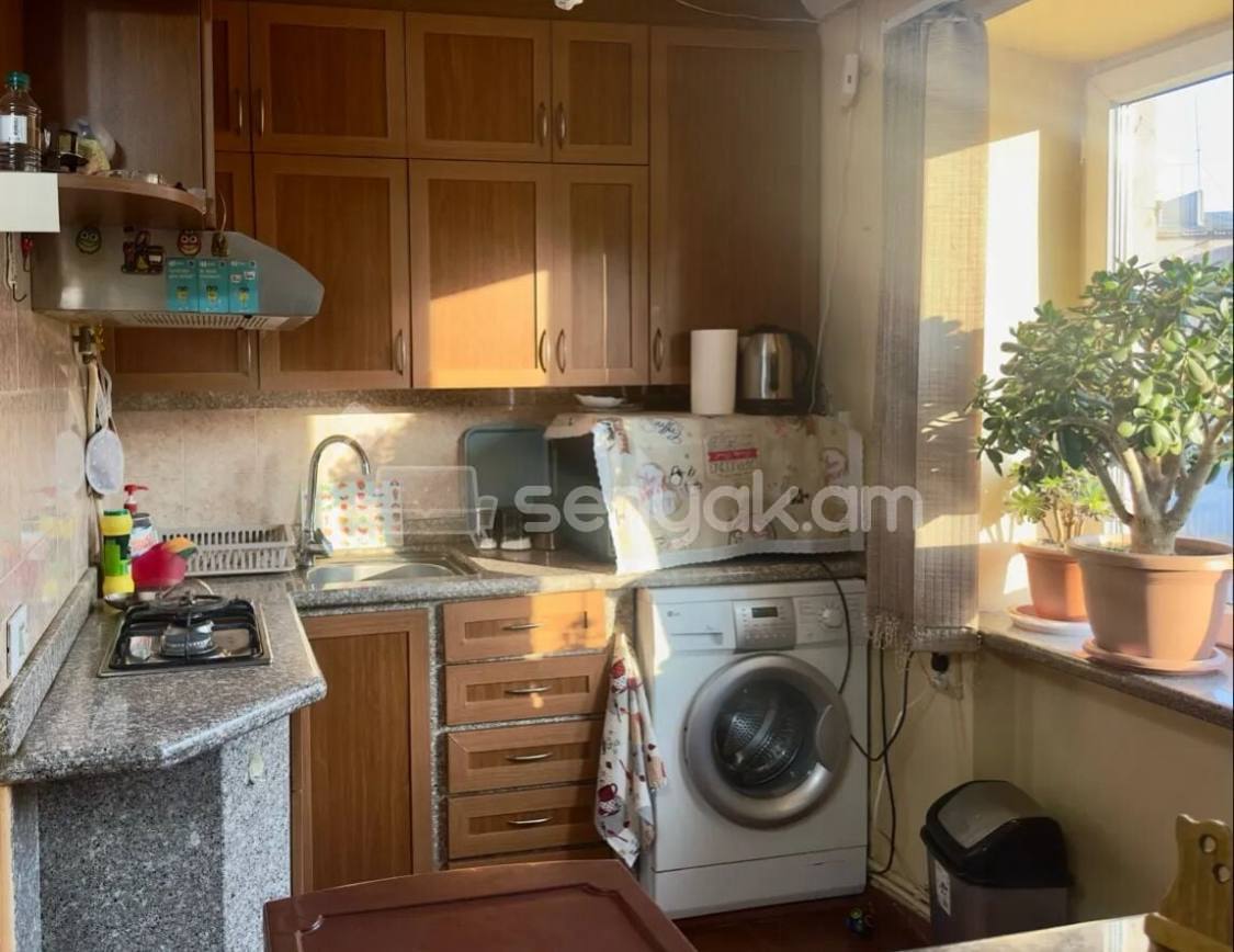 3 Սենյականոց Բնակարան Քարե Շենքում, 50քմ, 2/4 հարկ, Կապիտալ Վերանորոգված, Կահավորված, Արևկող