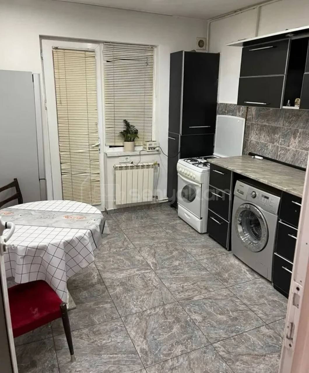 1 Սենյականոց Բնակարան Քարե Շենքում, 62քմ, 4/5 հարկ, Կապիտալ Վերանորոգված, Կահավորված, Արևկող