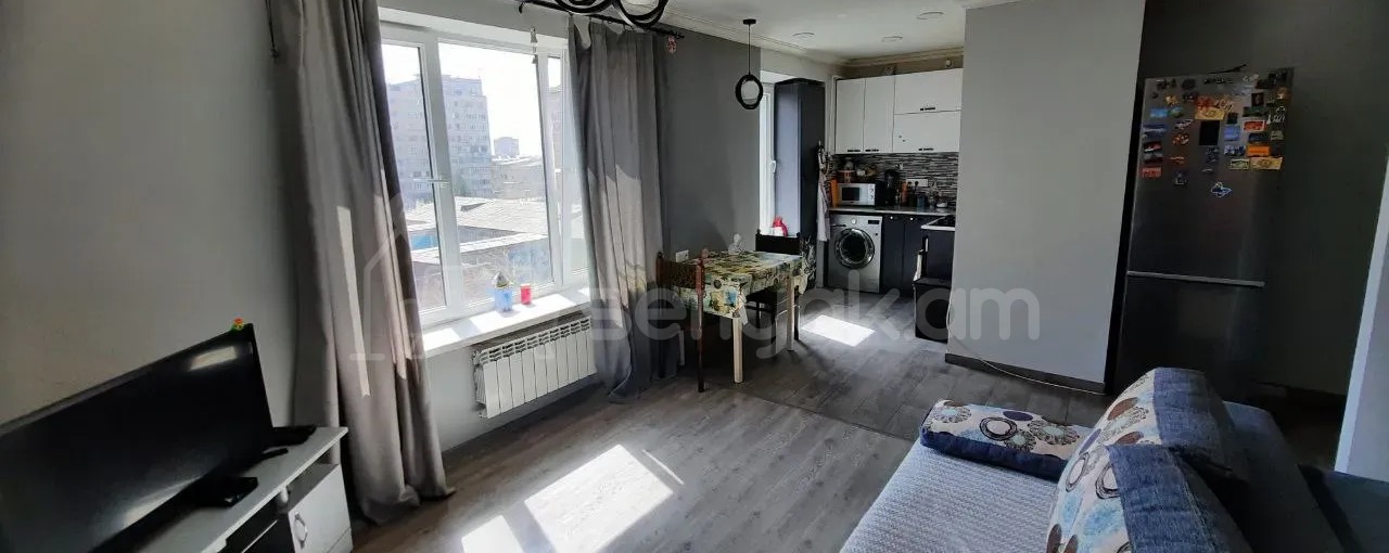 1 Սենյականոց Բնակարան Քարե Շենքում, 45քմ, 5/5 հարկ, Կապիտալ Վերանորոգված