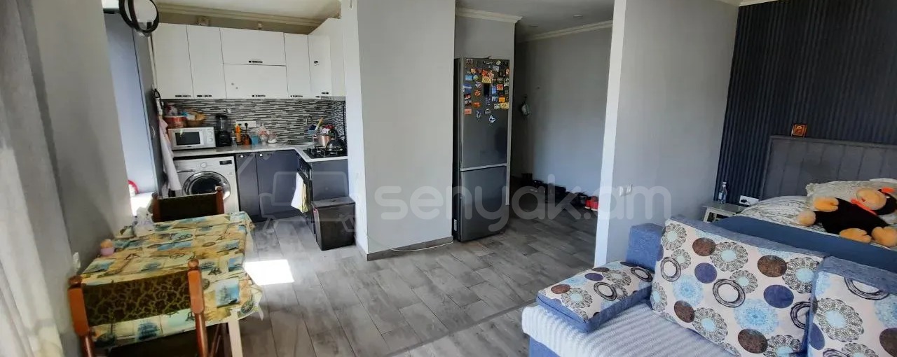 1 Սենյականոց Բնակարան Քարե Շենքում, 45քմ, 5/5 հարկ, Կապիտալ Վերանորոգված